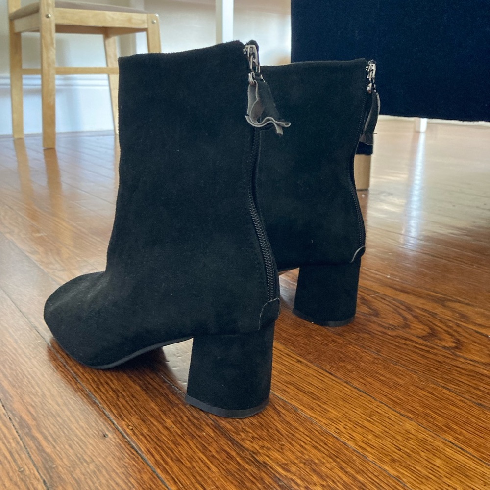 Heeled Black Zip-Up Booties!